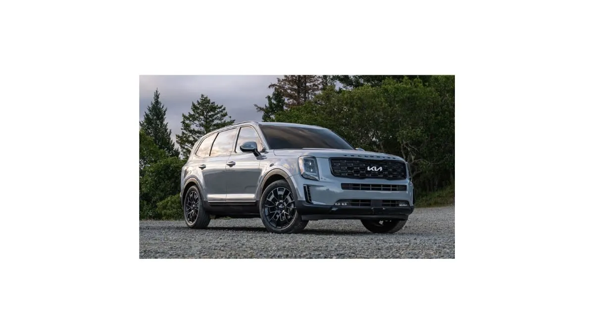 Kia Telluride full-size SUV showcasing bold exterior design, LED headlights, and premium road presence