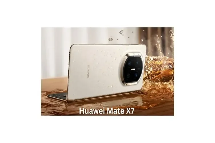 Huawei Mate X7 with water splash