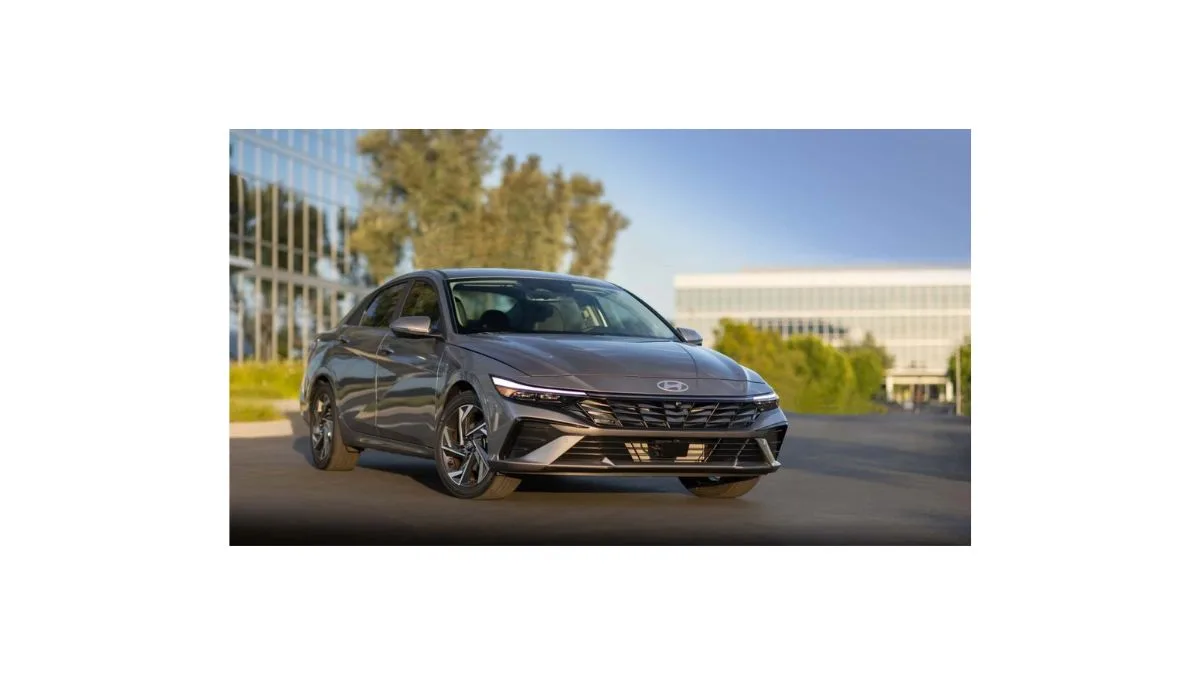 Hyundai Elantra Facelift 2026 sedan with stunning new design, premium interior, and powerful performance